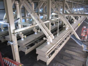 vibratory conveyor for minerals